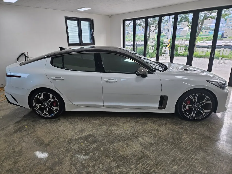 Kia Stinger vinyl wrap - Kia Stinger Chrome Wrap Review: Gloss Black Refinish photo 3
