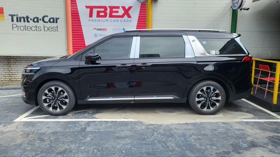Kia Carnival window tinting installation result