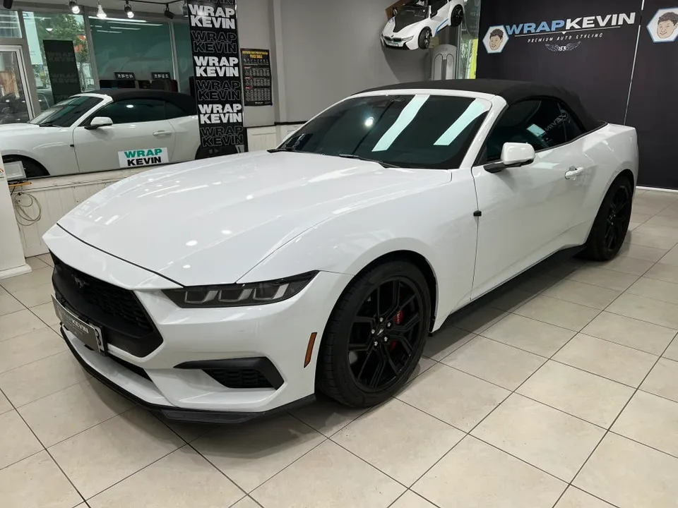 Ford Mustang Convertibleのカーラッピング事例｜費用目安・仕上がり 施工写真 1-1