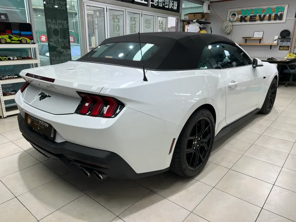 Ford Mustang Convertibleのカーラッピング事例｜費用目安・仕上がり 施工写真 2-1