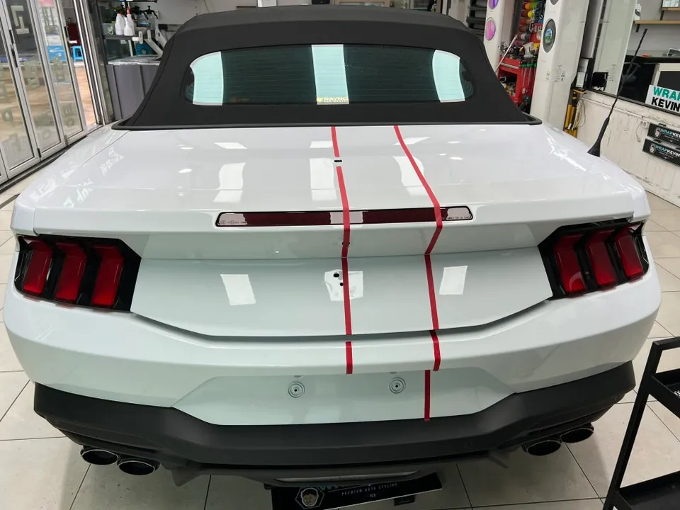 Ford Mustang Convertibleのカーラッピング事例｜費用目安・仕上がり 施工写真 2-2