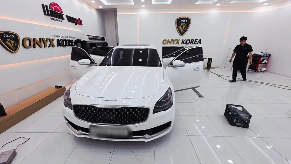 Kia K900のカーフィルム施工事例 施工写真 4-2