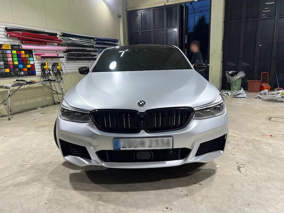 BMW 6 Series GT vinyl wrap - BMW 6 Series GT Vinyl Wrap Review: Satin Silver Metallic photo 5
