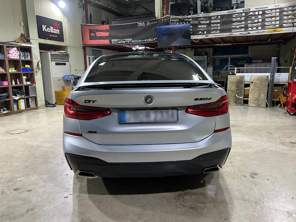 BMW 6 Series GT vinyl wrap - BMW 6 Series GT Vinyl Wrap Review: Satin Silver Metallic photo 6
