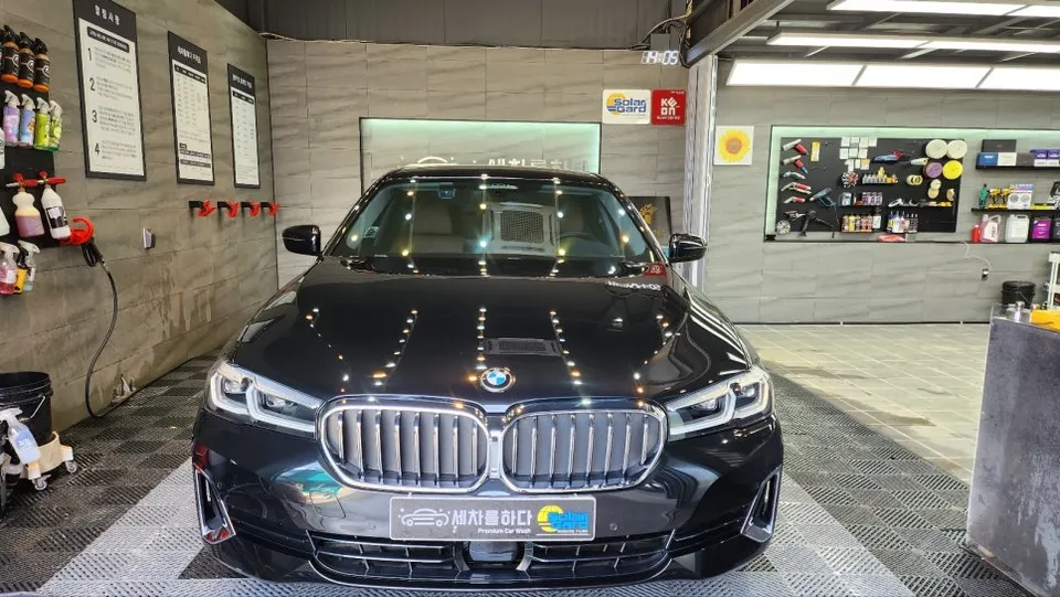 BMW 5 Series G30のガラスコーティング事例|費用目安・仕上がり 施工写真 2-1