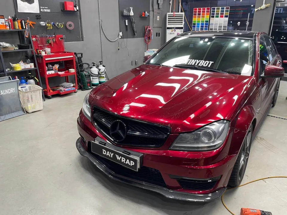 Mercedes-Benz C200のカーラッピング事例|クロームパーツのブラック化 施工写真 2-2