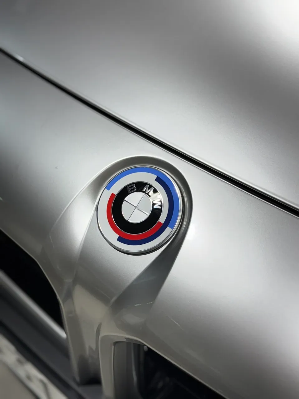 BMW M2のカーラッピング事例｜セイントシルバーの高級感 施工写真 3-2