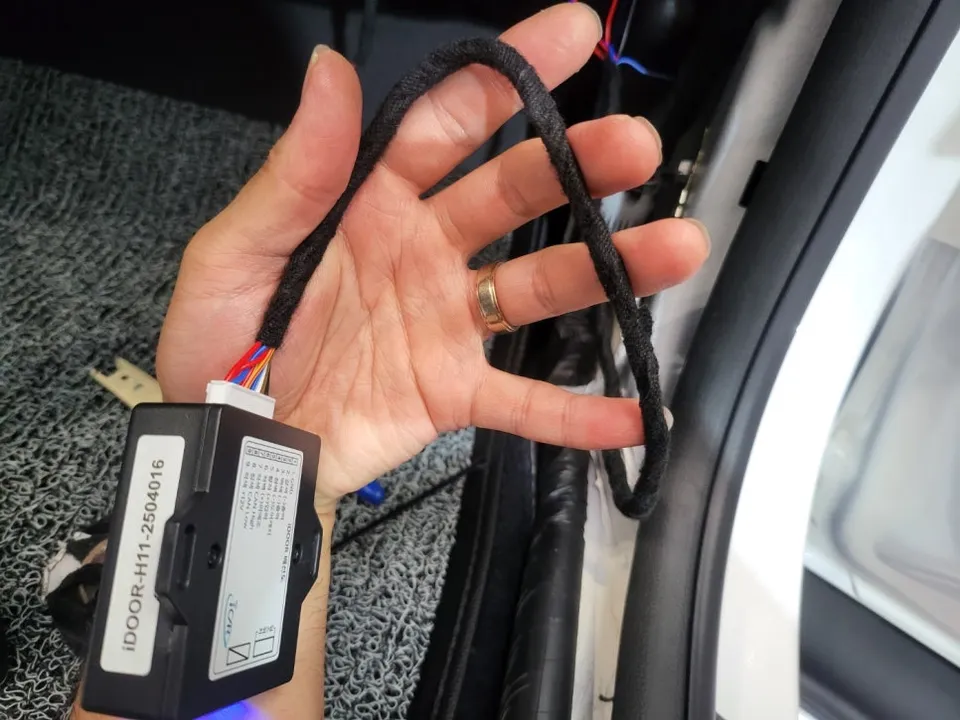 Genesis GV70 ghost door - Genesis GV70 Ghost Door Auto Door Installation Review photo 5