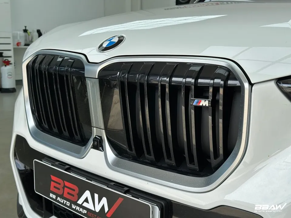 BMW X1のカーラッピング事例|費用目安と仕上がり 施工写真 3-1