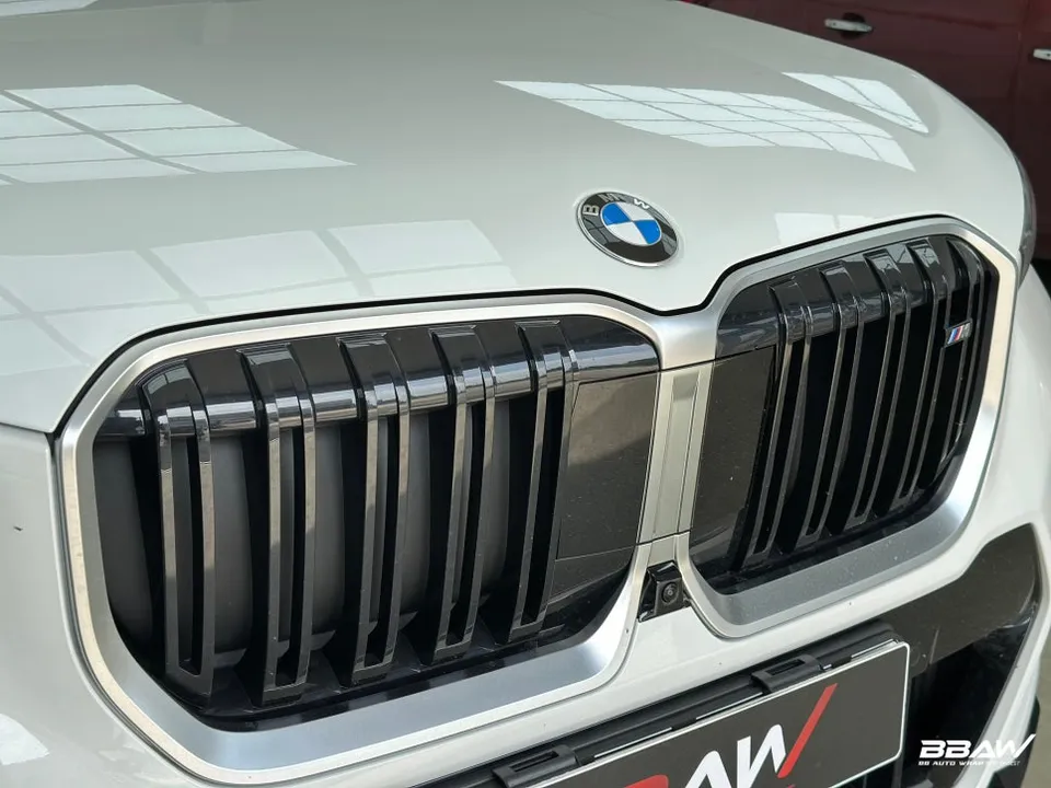 BMW X1のカーラッピング事例|費用目安と仕上がり 施工写真 1-2