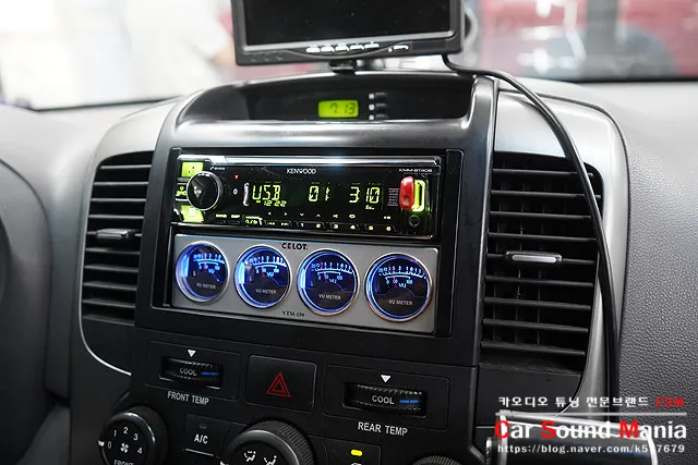 Kia Carnivalのカーオーディオ施工事例 施工写真 1-3