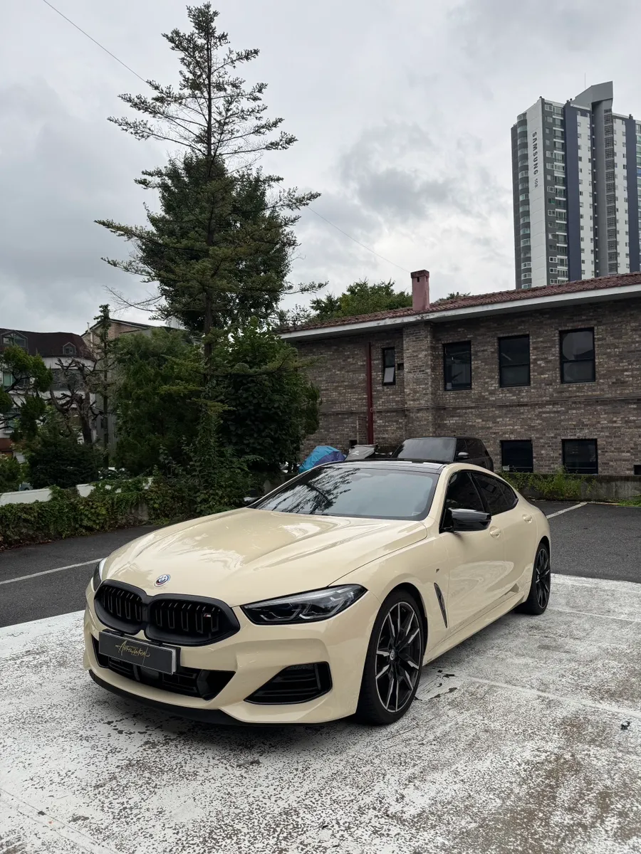 BMW 8 Seriesのカーラッピング事例|ベイズカラーの高級感 施工写真 3-3