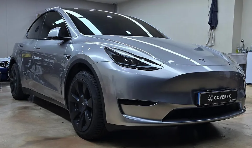 Tesla Model Y vinyl wrap - Tesla Model Y Vinyl Wrap Review: GT Silver Finish photo 4