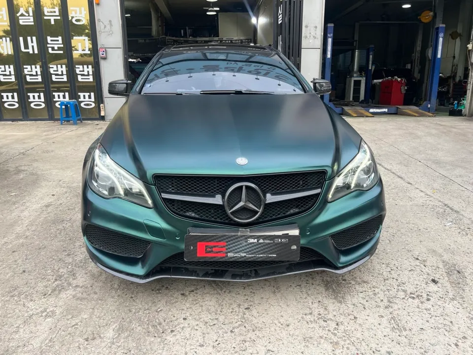 Mercedes-Benz E-Class Coupe vinyl wrap - Mercedes-Benz E-Class Coupe Vinyl Wrap Review: Cost & Results photo 3