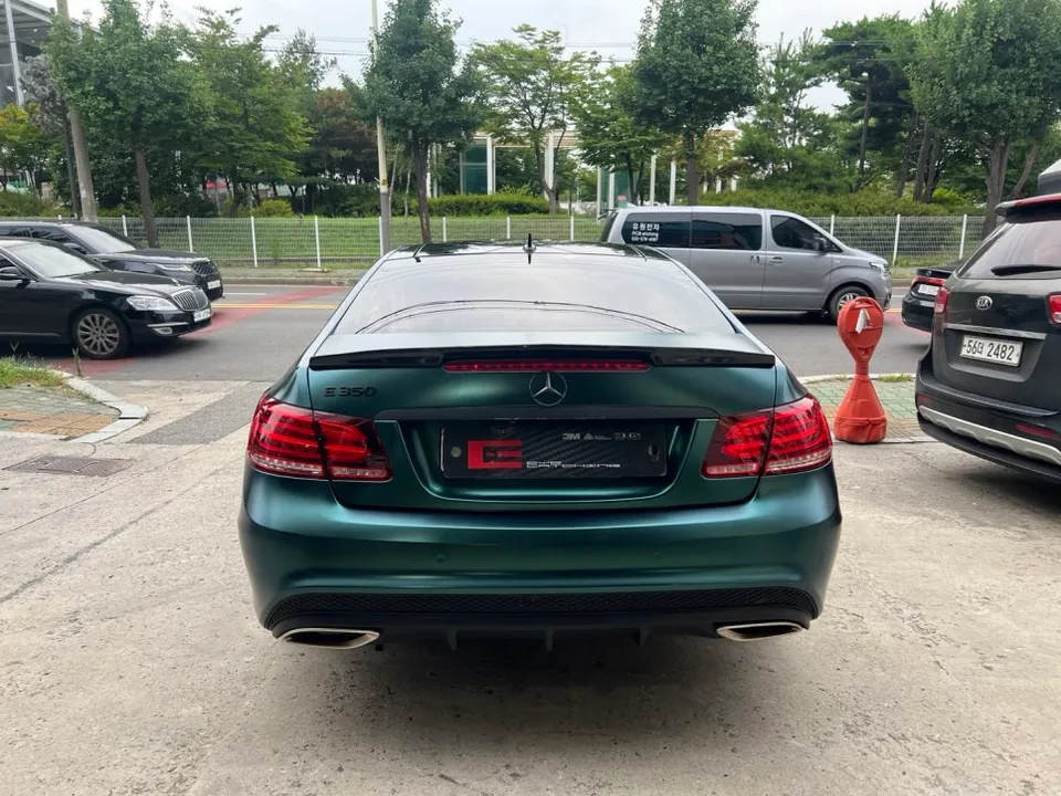 Mercedes-Benz E-Class Coupe vinyl wrap - Mercedes-Benz E-Class Coupe Vinyl Wrap Review: Cost & Results photo 4