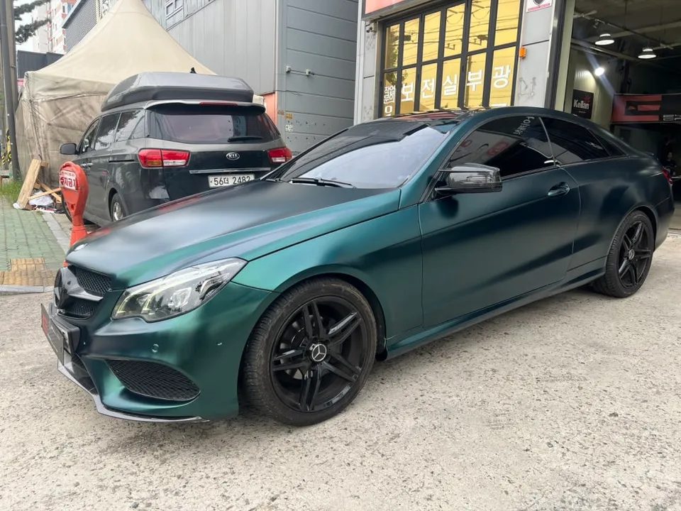 Mercedes-Benz E-Class Coupe vinyl wrap - Mercedes-Benz E-Class Coupe Vinyl Wrap Review: Cost & Results photo 5