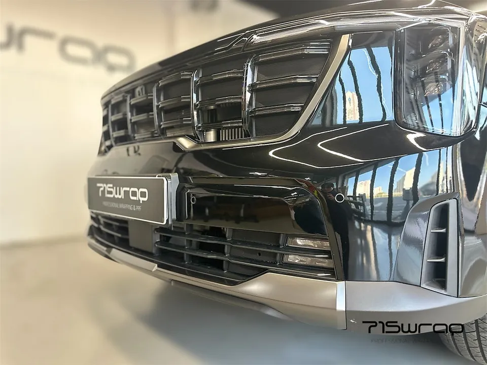 Kia Sorento vinyl wrap - Kia Sorento Vinyl Wrap Review: All-Black Transformation photo 3