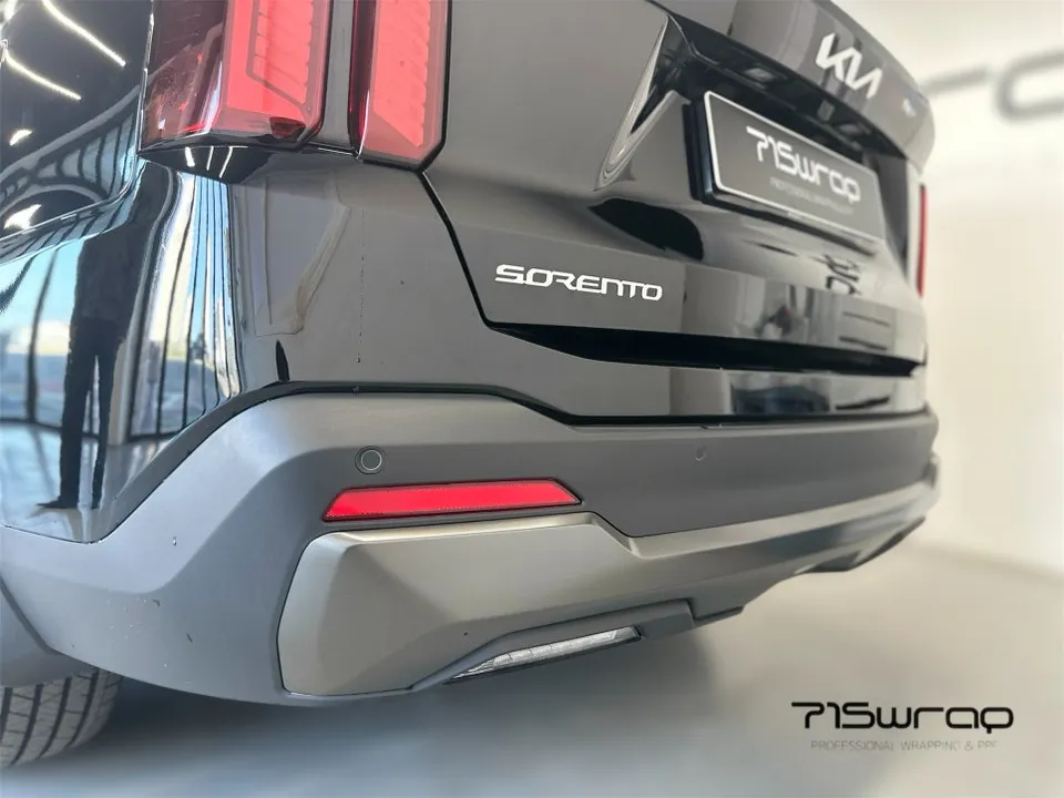 Kia Sorentoのカーラッピング事例｜クローム除去 施工写真 3-2