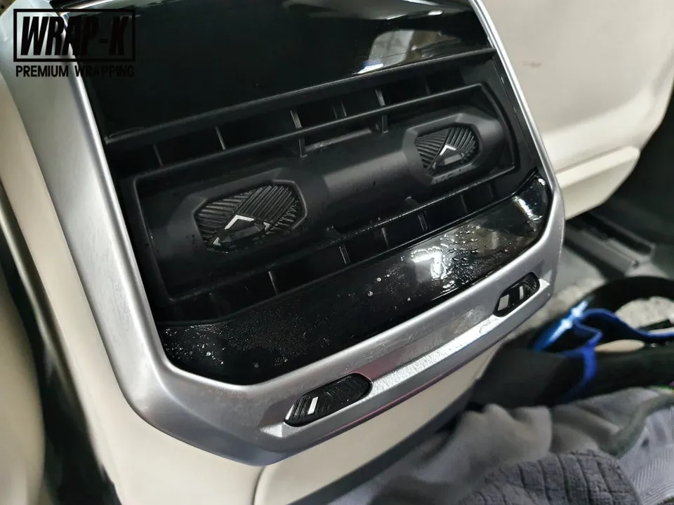 BMW 7 Series G11/G12の室内PPF施工事例 施工写真 3-1