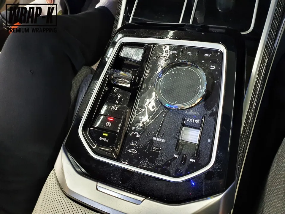 BMW 7 Series G11/G12の室内PPF施工事例 施工写真 2-2