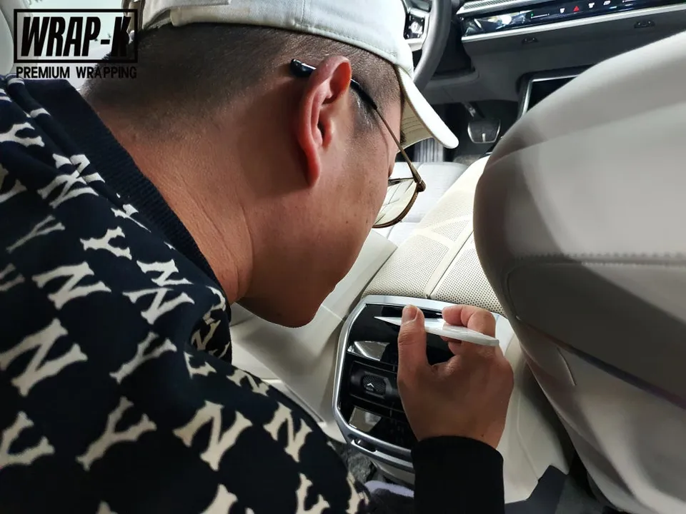 BMW 7 Series G11/G12の室内PPF施工事例 施工写真 3-3