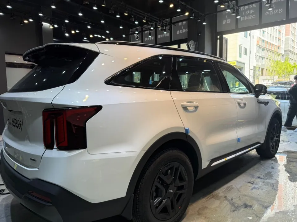 Kia Sorento PPF施工事例｜費用目安と仕上がり 施工写真 1-2