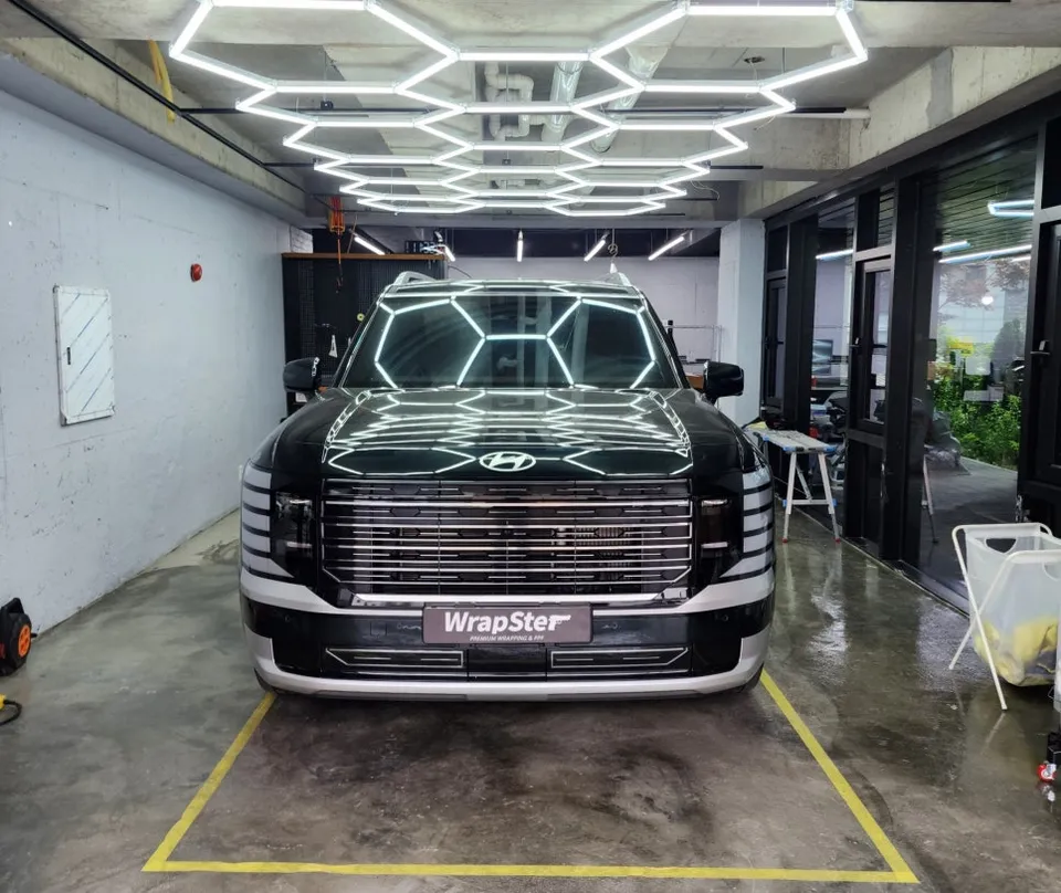 Hyundai Palisadeのカーラッピング事例｜サテンシルバーデュオトーン 写真