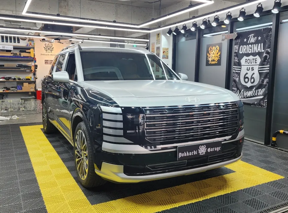 Hyundai Palisadeのカーラッピング事例｜サテンシルバーデュオトーン 施工写真 5