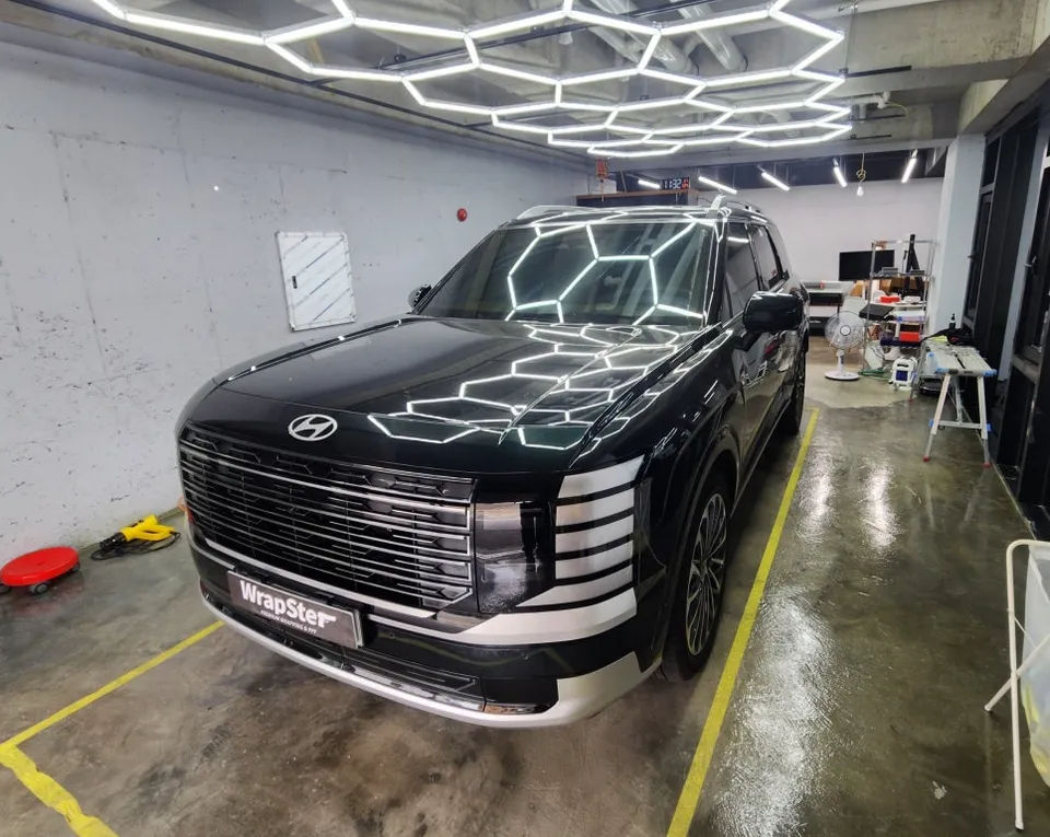 Hyundai Palisadeのカーラッピング事例｜サテンシルバーデュオトーン 施工写真 6