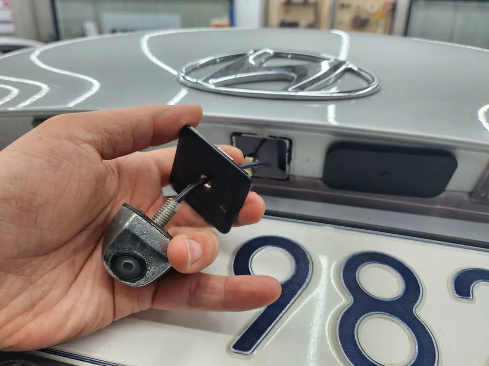 Hyundai Elantra MD oem options - Hyundai Elantra MD Rear Camera Replacement Review photo 4