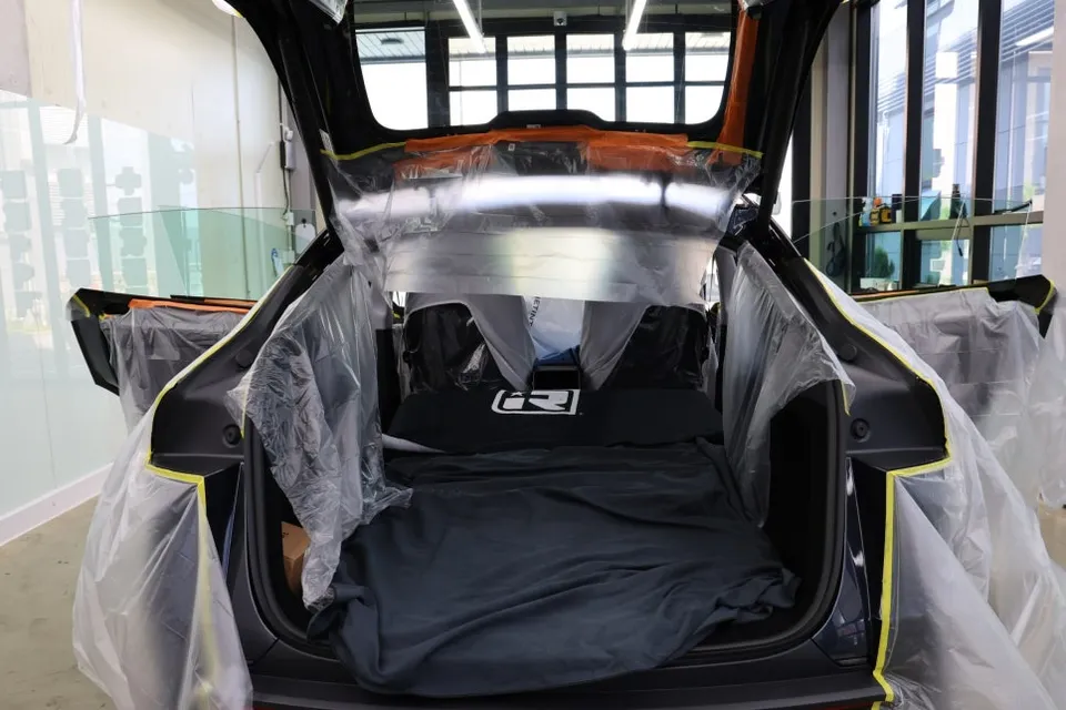 Tesla Model Y PPF施工事例|費用目安と仕上がり 施工写真 1-1