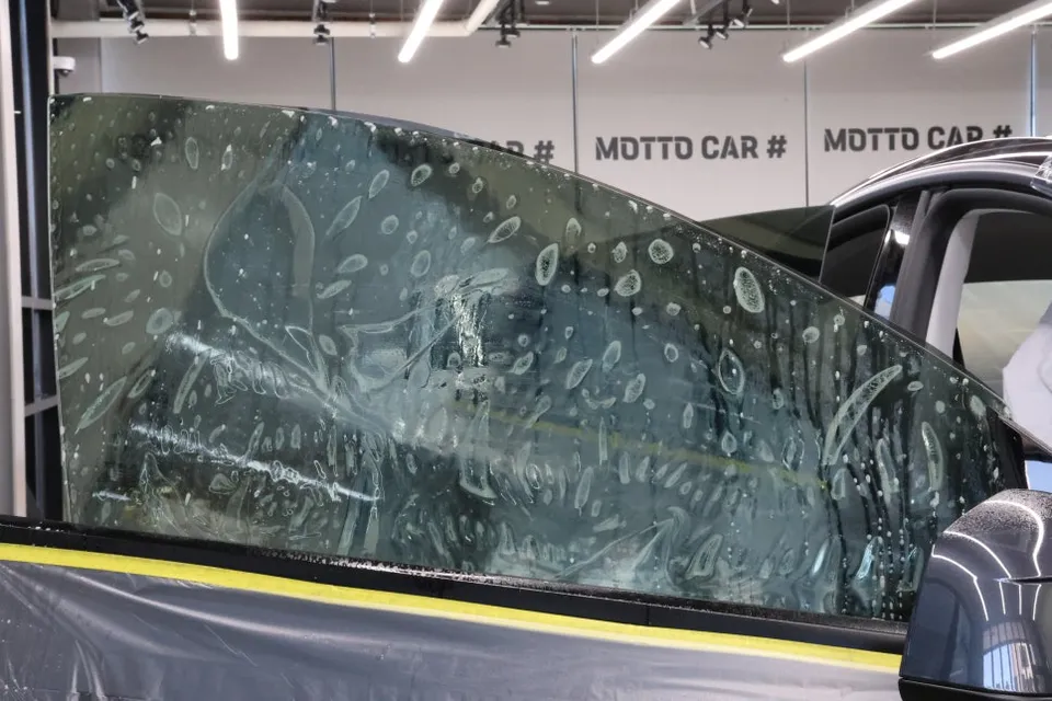 Tesla Model Y PPF施工事例|費用目安と仕上がり 施工写真 1-3