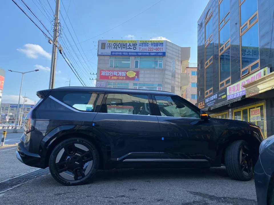 Kia EV9 window tinting - Kia EV9 Window Tinting Review: SolarGarde Charcoal GT photo 3