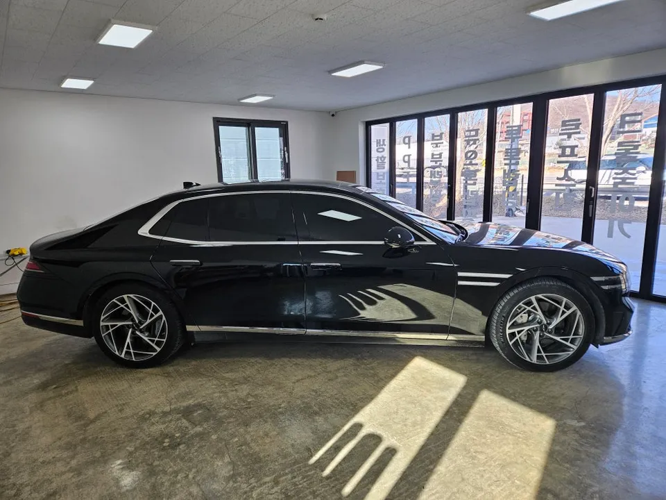 Genesis G90 vinyl wrap - Genesis G90 B-Pillar Vinyl Wrap Review photo 3
