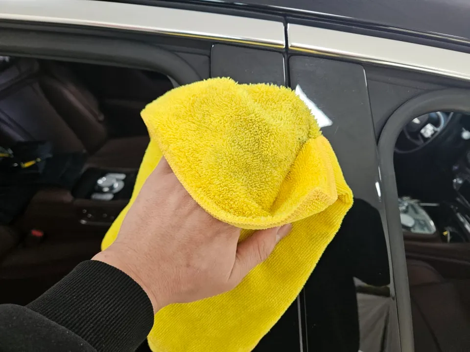 Genesis G90 vinyl wrap - Genesis G90 B-Pillar Vinyl Wrap Review photo 4