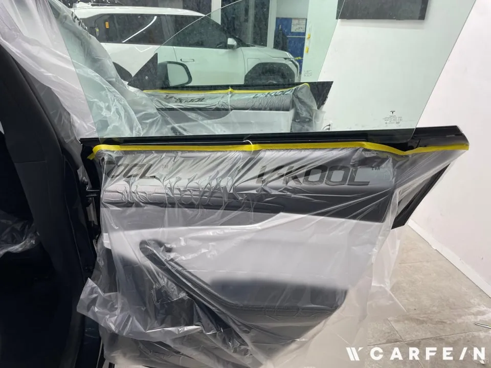 Tesla Teslaのカーフィルム施工事例|費用目安・仕上がり 施工写真 3-2
