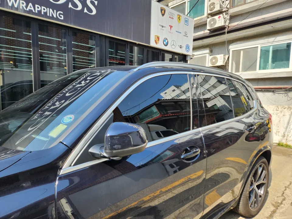 BMW X5 vinyl wrap - BMW X5 Chrome Delete Wrap Review — Cost & Results photo 4