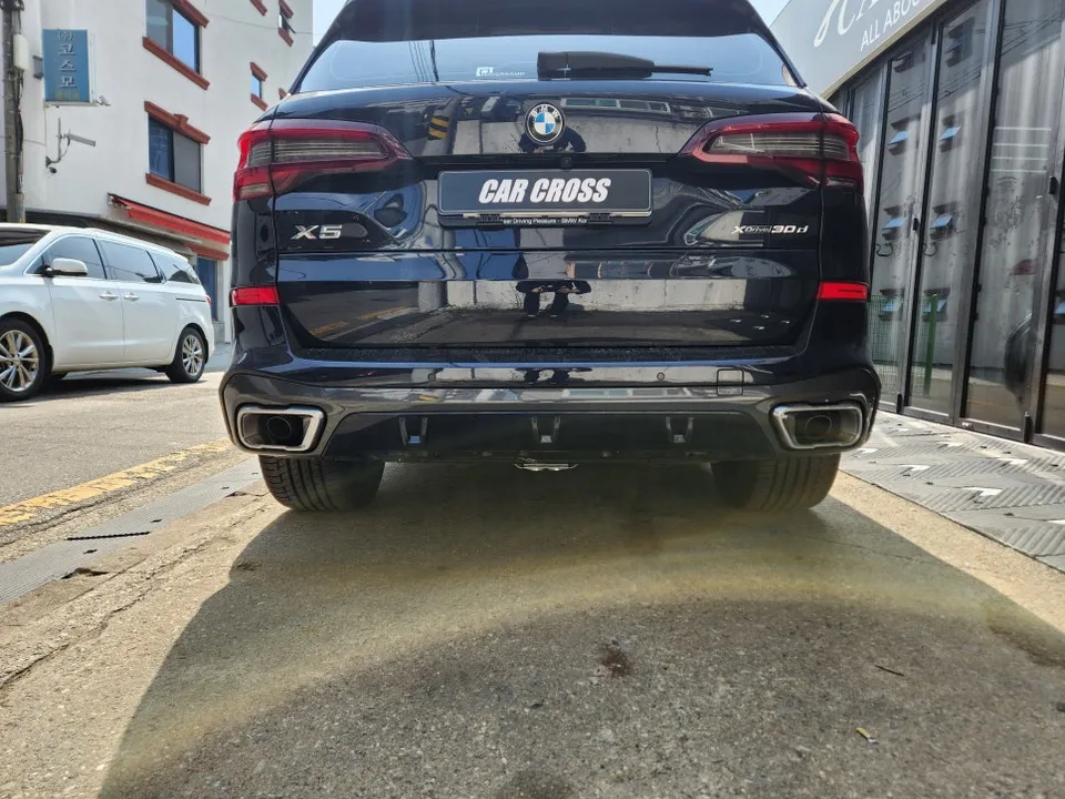 BMW X5 vinyl wrap - BMW X5 Chrome Delete Wrap Review — Cost & Results photo 6