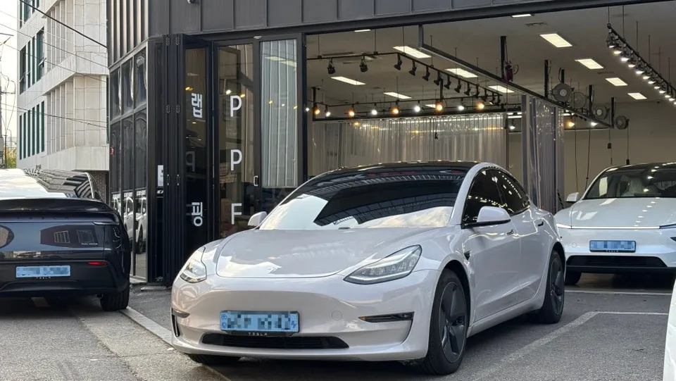 Tesla Model 3 wrap ppf package - Tesla Model 3 Wrap PPF Combo Review: Stunning Chrome Delete Trans photo 6
