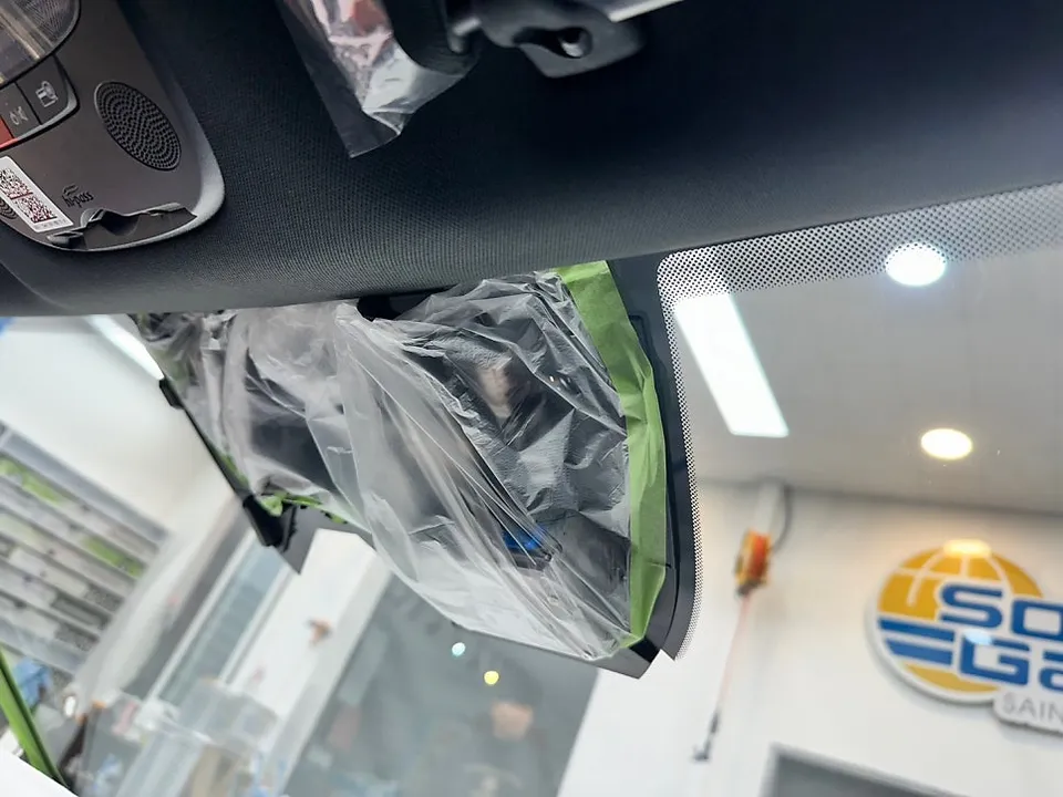 Kia K5のカーフィルム施工事例|断熱・スモークフィルムの費用目安 施工写真 3-1