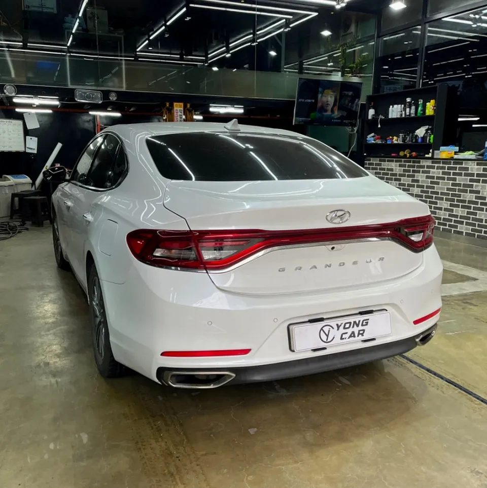 Hyundai Azeraのガラスコーティング事例|費用目安・仕上がり 施工写真 1-2