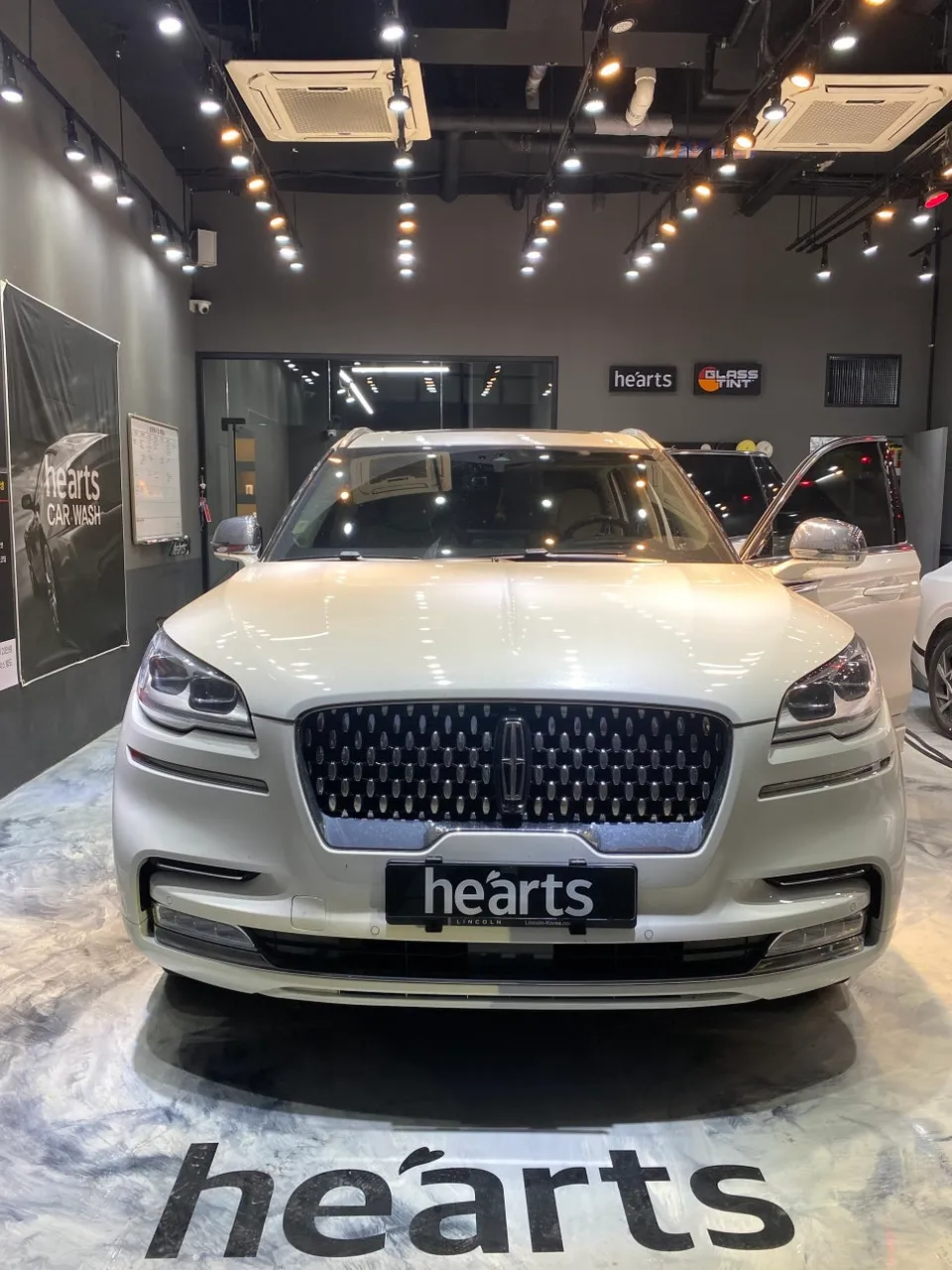 Lincoln Aviatorのガラスコーティング事例|韓国での施工例 施工写真 2-2