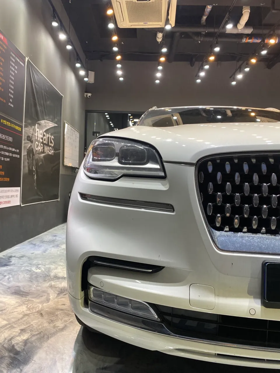 Lincoln Aviatorのガラスコーティング事例|韓国での施工例 施工写真 3-2