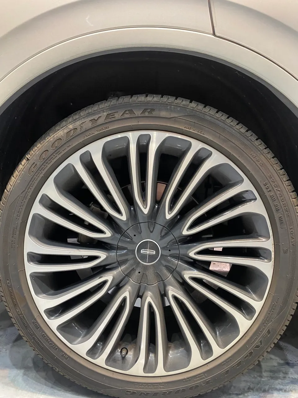 Lincoln Aviatorのガラスコーティング事例|韓国での施工例 施工写真 4-2