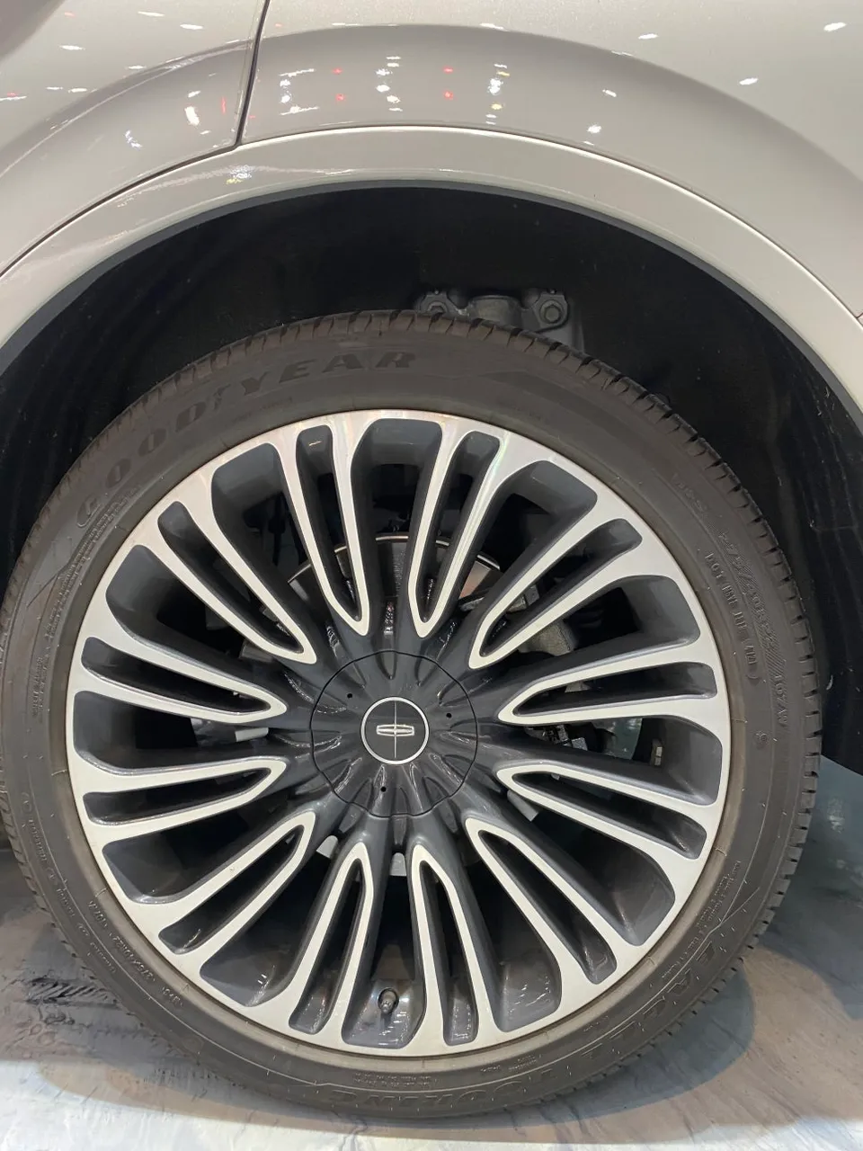Lincoln Aviatorのガラスコーティング事例|韓国での施工例 施工写真 1-3
