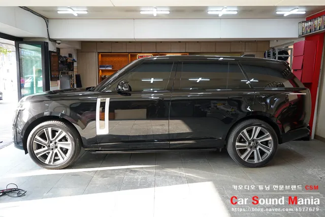 Land Rover Range Roverのカーオーディオ施工事例 施工写真 2-1