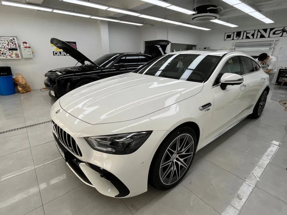 AMG GT 43のカーラッピング事例|オールブラックへの変貌 施工写真 1-2