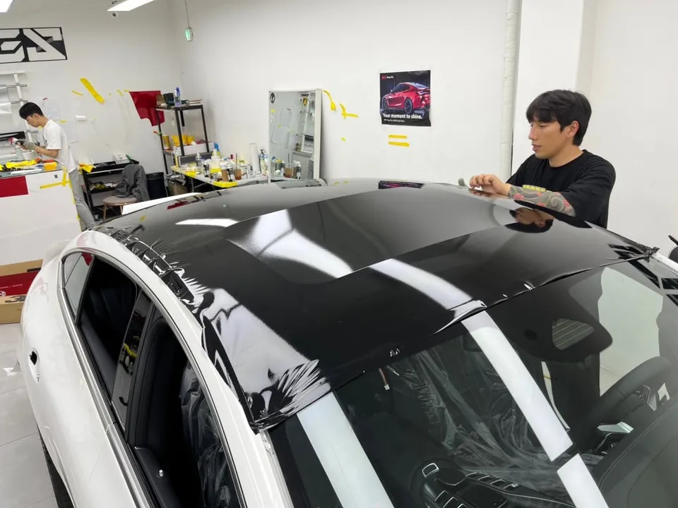 AMG GT 43のカーラッピング事例|オールブラックへの変貌 施工写真 1-3