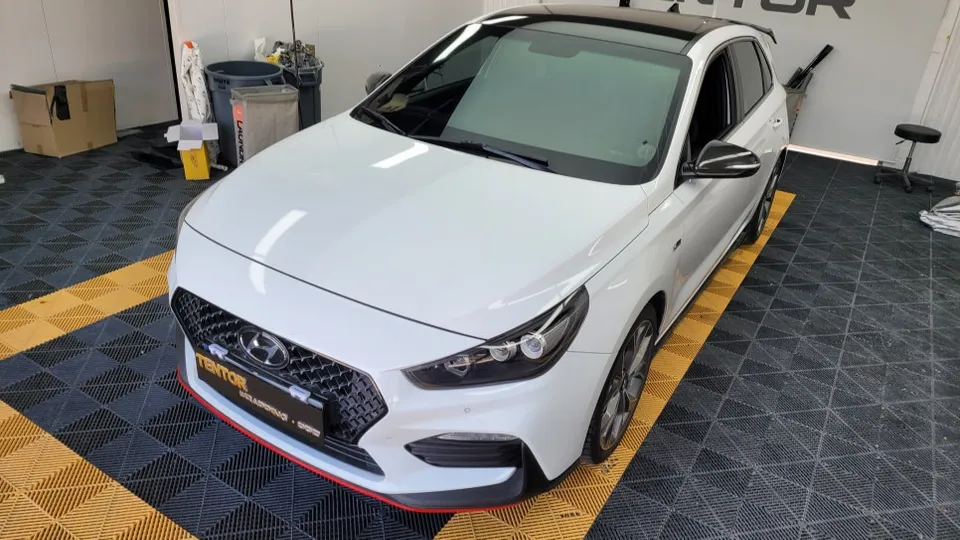 Hyundaiのカーラッピング事例 施工写真 3-1