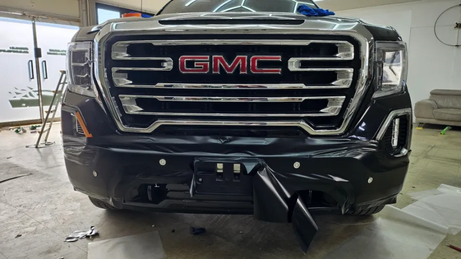 GMC Sierraのカーラッピング事例｜サテンブラックで重厚感アップ 施工写真 1-3